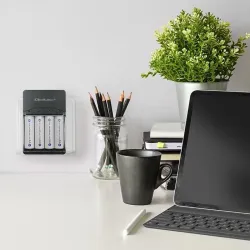 Ładowarka Qoltec do akumulatorków Ni-MH typu R03 AAA R6 | PartsPC.pl