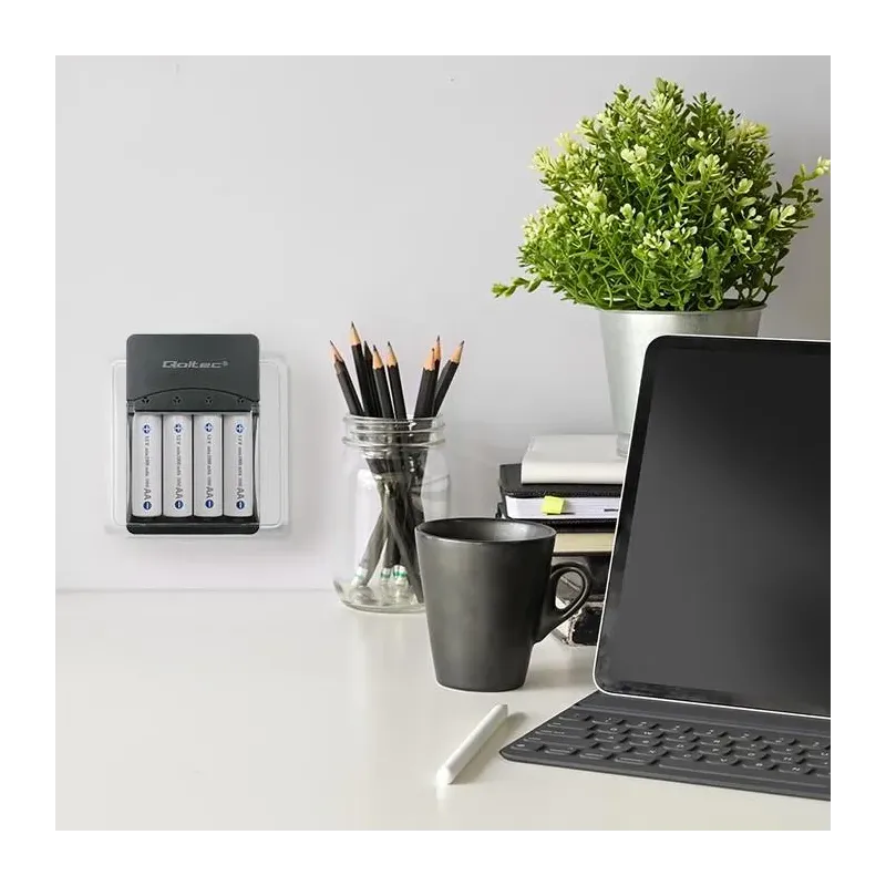 Ładowarka Qoltec do akumulatorków Ni-MH typu R03 AAA R6 | PartsPC.pl