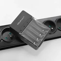 Ładowarka Qoltec do akumulatorków Ni-MH typu R03 AAA R6 | PartsPC.pl