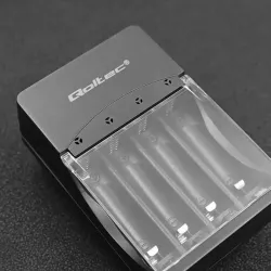 Ładowarka Qoltec do akumulatorków Ni-MH typu R03 AAA R6 | PartsPC.pl