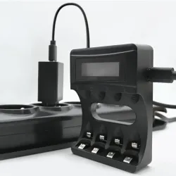 Ładowarka Qoltec do akumulatorków Ni-MH typu R03 AAA R6 | PartsPC.pl