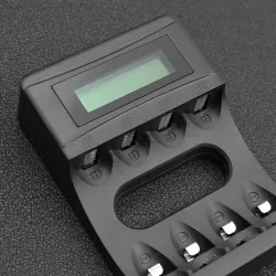 Ładowarka Qoltec do akumulatorków Ni-MH typu R03 AAA R6 | PartsPC.pl