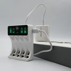 Ładowarka Qoltec do akumulatorków Ni-MH typu R03 AAA R6 | PartsPC.pl